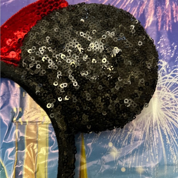 Disney Parks Minnie Mouse Sequined Ear Headband 
Red Sequined Bow - Picture 3 of 4